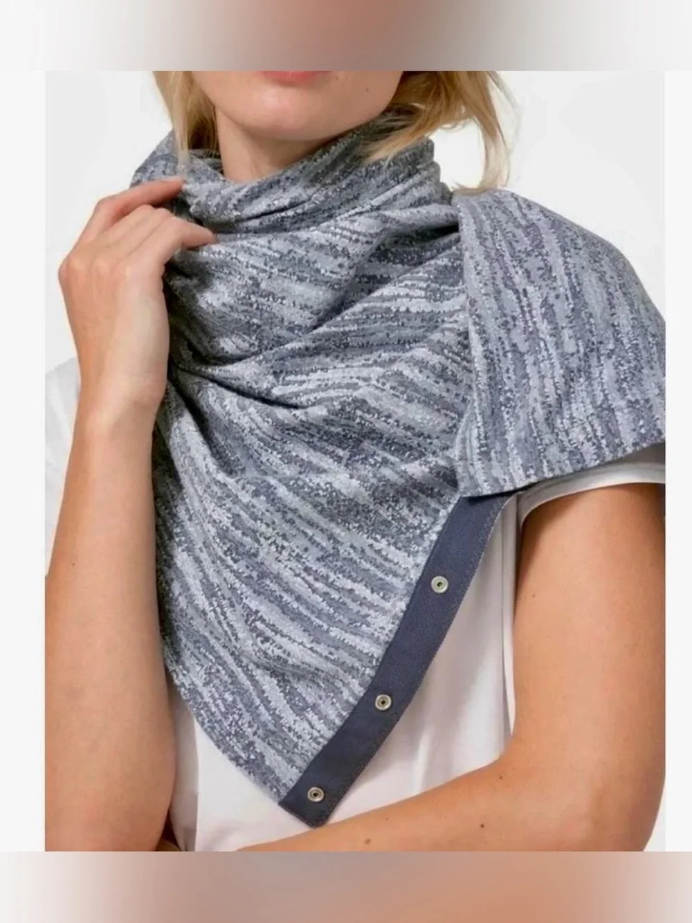 Lululemon Light Gray Textured Knit Scarf with Snap Trim